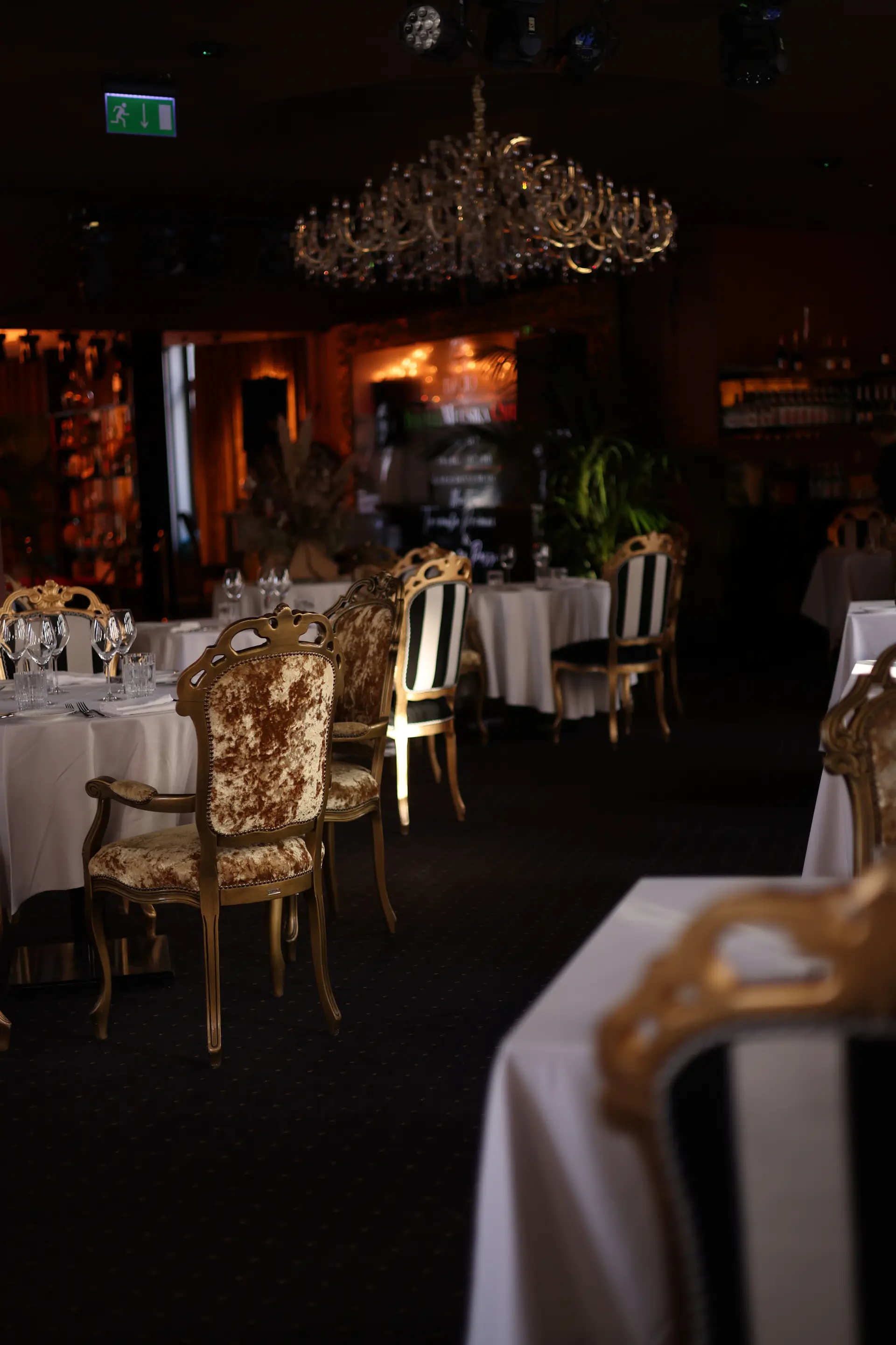Lámparas de lujo en el comedor