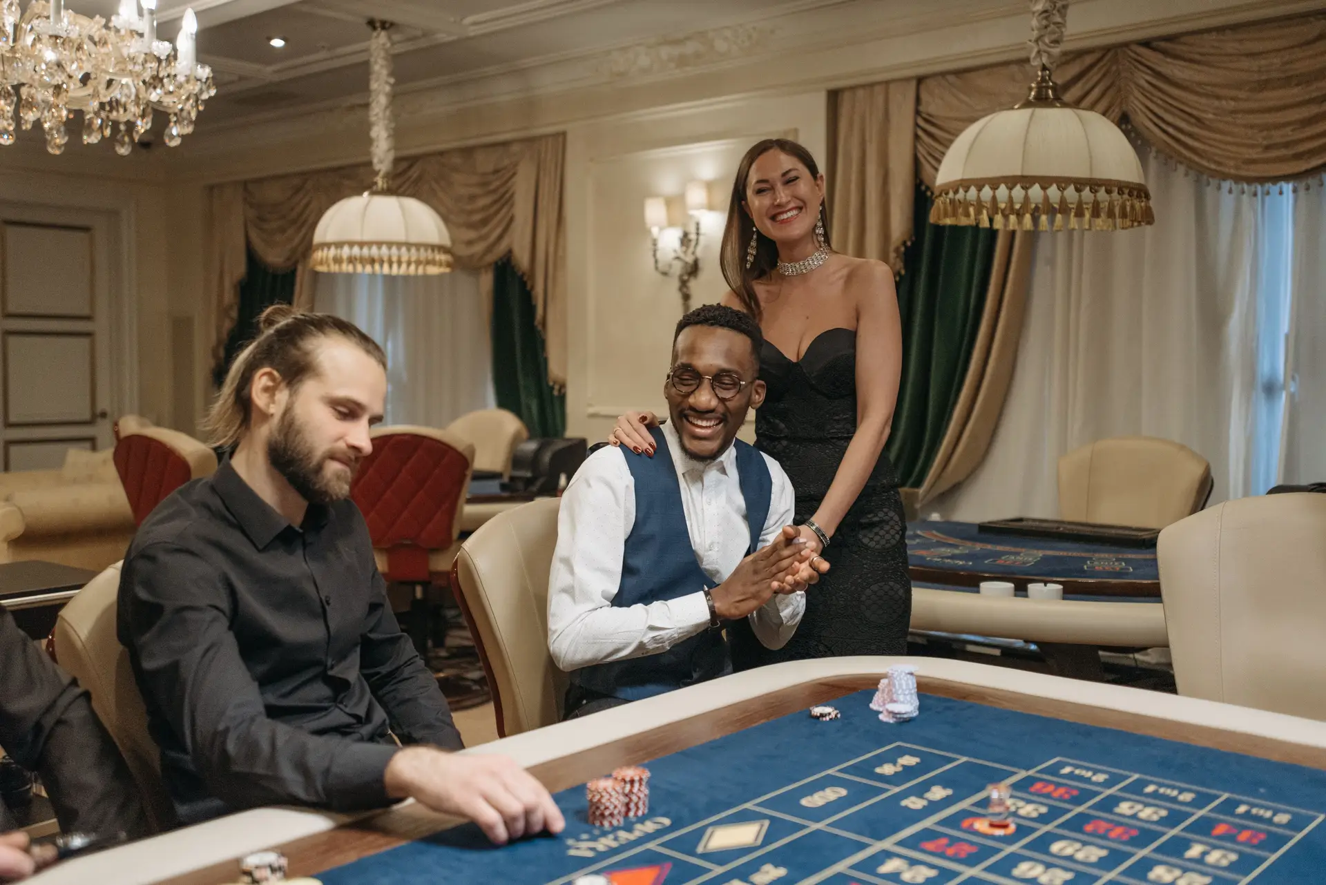 Ambiente de casino nocturno